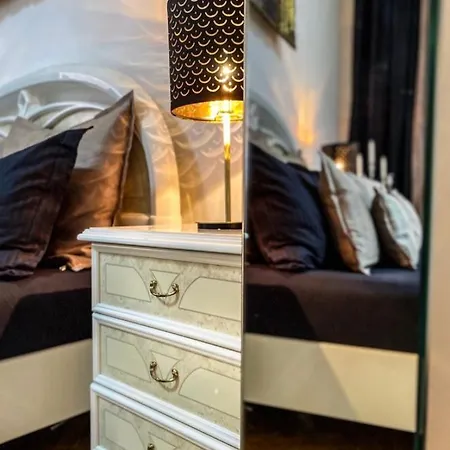 & Pool White House *