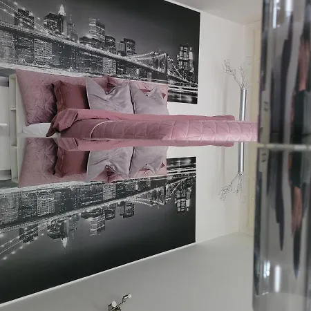 & Pool White House *