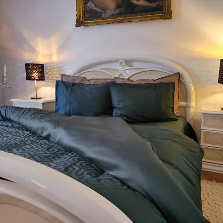 & Pool White House *