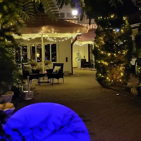 & Pool White House *