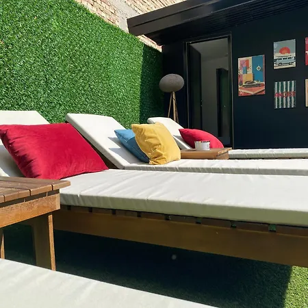 Daire & Pool White House