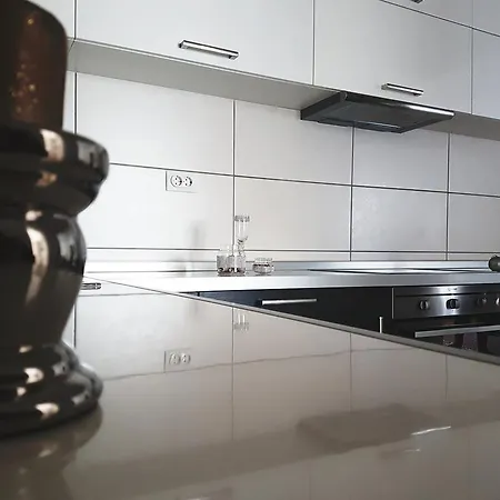 Daire & Pool White House