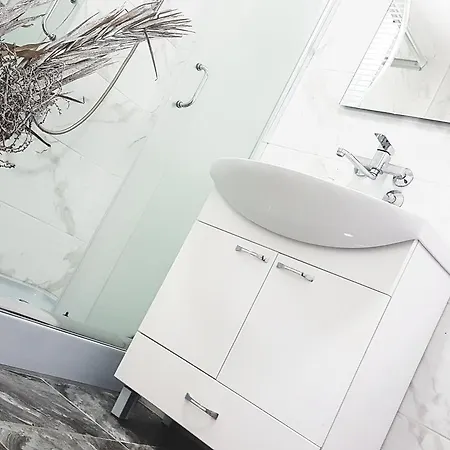 & Pool White House Daire *