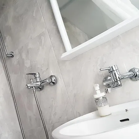 & Pool White House Daire *