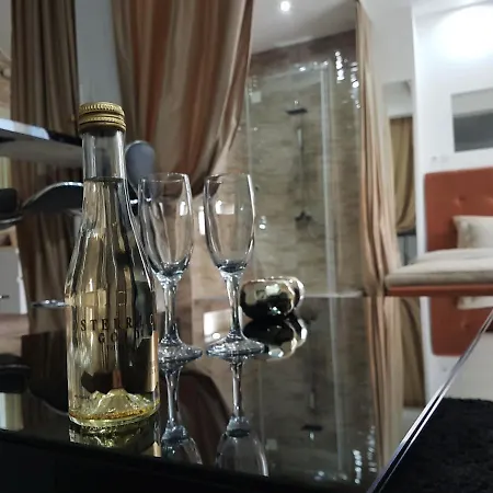 & Pool White House Daire