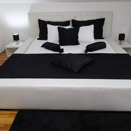 Daire & Pool White House Pančevo