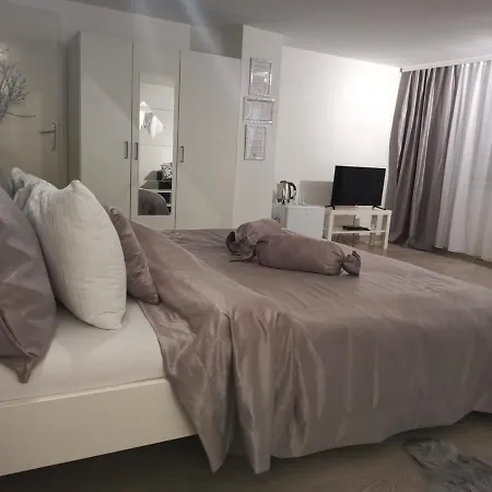 & Pool White House * Pančevo