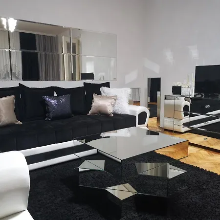 & Pool White House Daire Pančevo