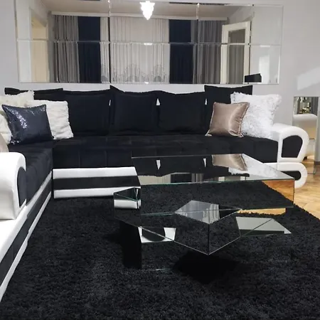 & Pool White House Daire *